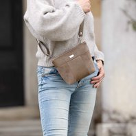 crossbody-kabelka-mala-mocca-09