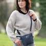 crossbody-kabelka-mala-tmave-modra-12