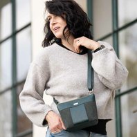 crossbody-kabelka-mala-tmave-zelena-06