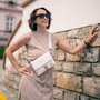 Crossbody-kabelka-ledvinka-bila-20.jpg