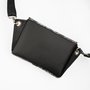 Crossbody-kabelka-ledvinka-cerna-grafiti-04.jpg