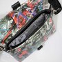 Crossbody-kabelka-ledvinka-cerna-grafiti-06.jpg