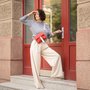 Crossbody-kabelka-ledvinka-cervena-seda-15.jpg