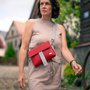 Crossbody-kabelka-ledvinka-cervena-seda-19.jpg