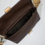 Crossbody-kabelka-ledvinka-cokoladova-zlata-metaliza-06.jpg