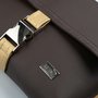 Crossbody-kabelka-ledvinka-cokoladova-zlata-metaliza-08.jpg