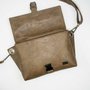 Crossbody-kabelka-ledvinka-hneda-mocca-07.jpg