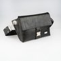 Crossbody-kabelka-ledvinka-temna-cerna-03.jpg
