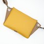 Crossbody-kabelka-ledvinka-zluta-taupe-04.jpg