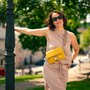 Crossbody-kabelka-ledvinka-zluta-taupe-15.jpg