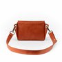 Crossbody-kabelka-ledvinka-koralova-03