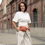 Crossbody-kabelka-ledvinka-koralova-14