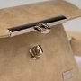 Crossbody-kabelka-ledvinka-kremova-patina-04