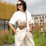 Crossbody-kabelka-ledvinka-mocca-09