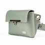 Crossbody-kabelka-ledvinka-stribrna-metalicka-08