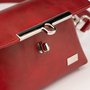Crossbody-kabelka-ledvinka-temna-cervena-05