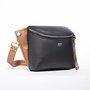 Crossbody-kabelka-ledvinka-cerna-hneda-metalicka-02_265a0f1c.jpg