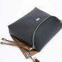 Crossbody-kabelka-ledvinka-cerna-hneda-metalicka-05_600cf388.jpg