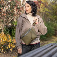 Crossbody-kabelka-ledvinka-safari-zelena-08_f69d3fca.jpg