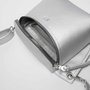 Crossbody-kabelka-ledvinka-stribrna-metalicka-07_16f020f7.jpg
