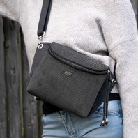 cerna_crossbody_kabelka_stredni-14