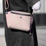 crossbody_kabelka_ruzova_stredni-13