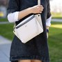 crossbody_kabelka_stredni_kremova-11
